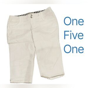 𝅺one five one Capri pants white womens size 6